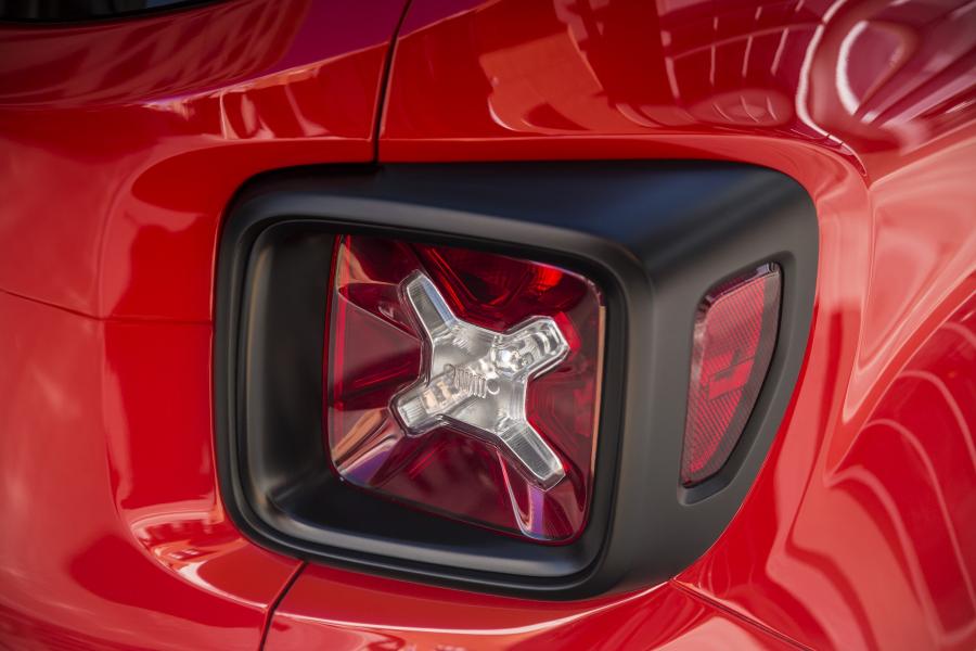  Jeep Renegade 2014 года  (фото 13 из 51)